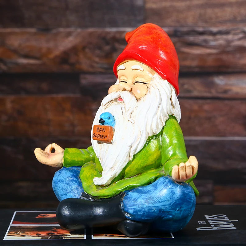 Freche Gartenzwerg-Figur aus Harz – 7 Charaktere für jeden Garten-Typ
