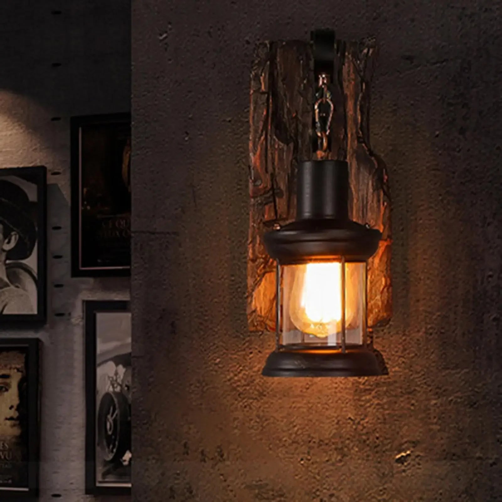 Antike Industrie-Wandleuchte aus Holz & Eisen – Rustikale Wandlampe