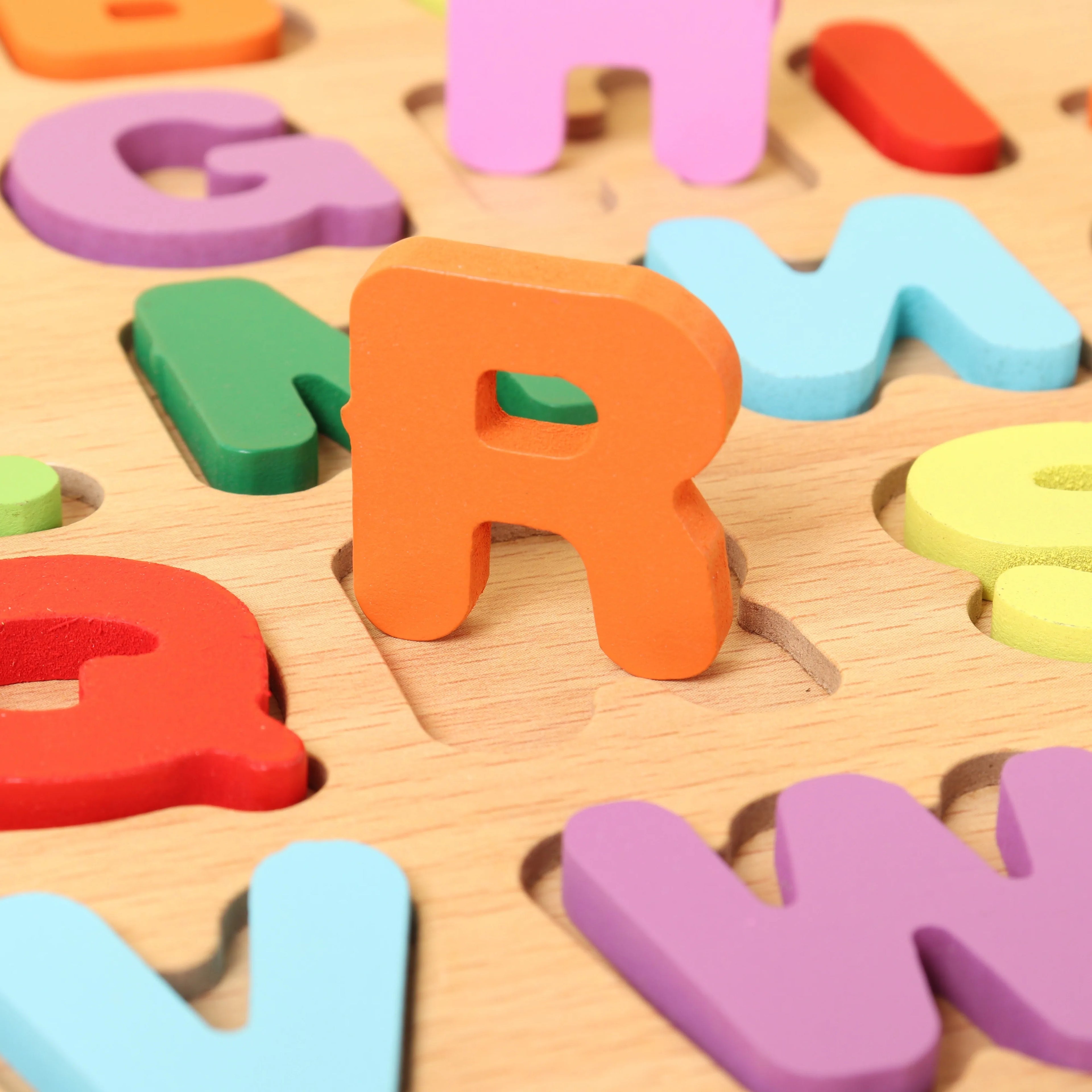 3D Buntes Buchstaben- & Zahlenpuzzle aus Holz – Montessori Lernspielzeug für Mathematik & Buchstabenerkennung ab 2 Jahren