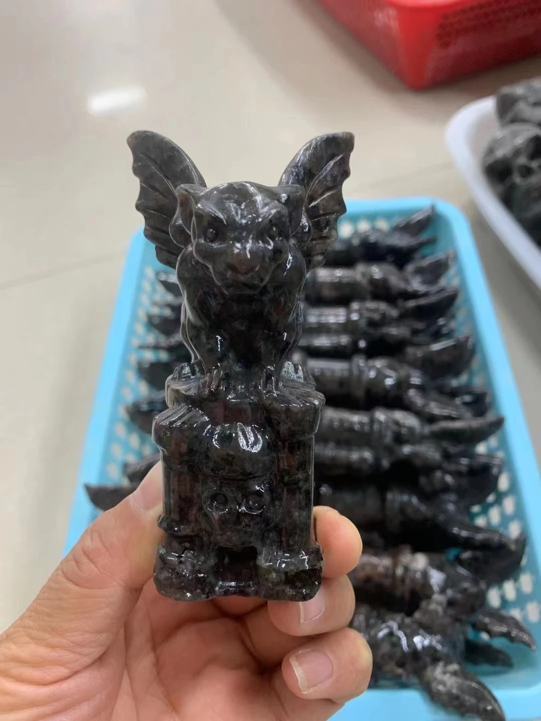 Gargoyle – Handgeschnitzte Quarz-Statue (ca. 10 cm)