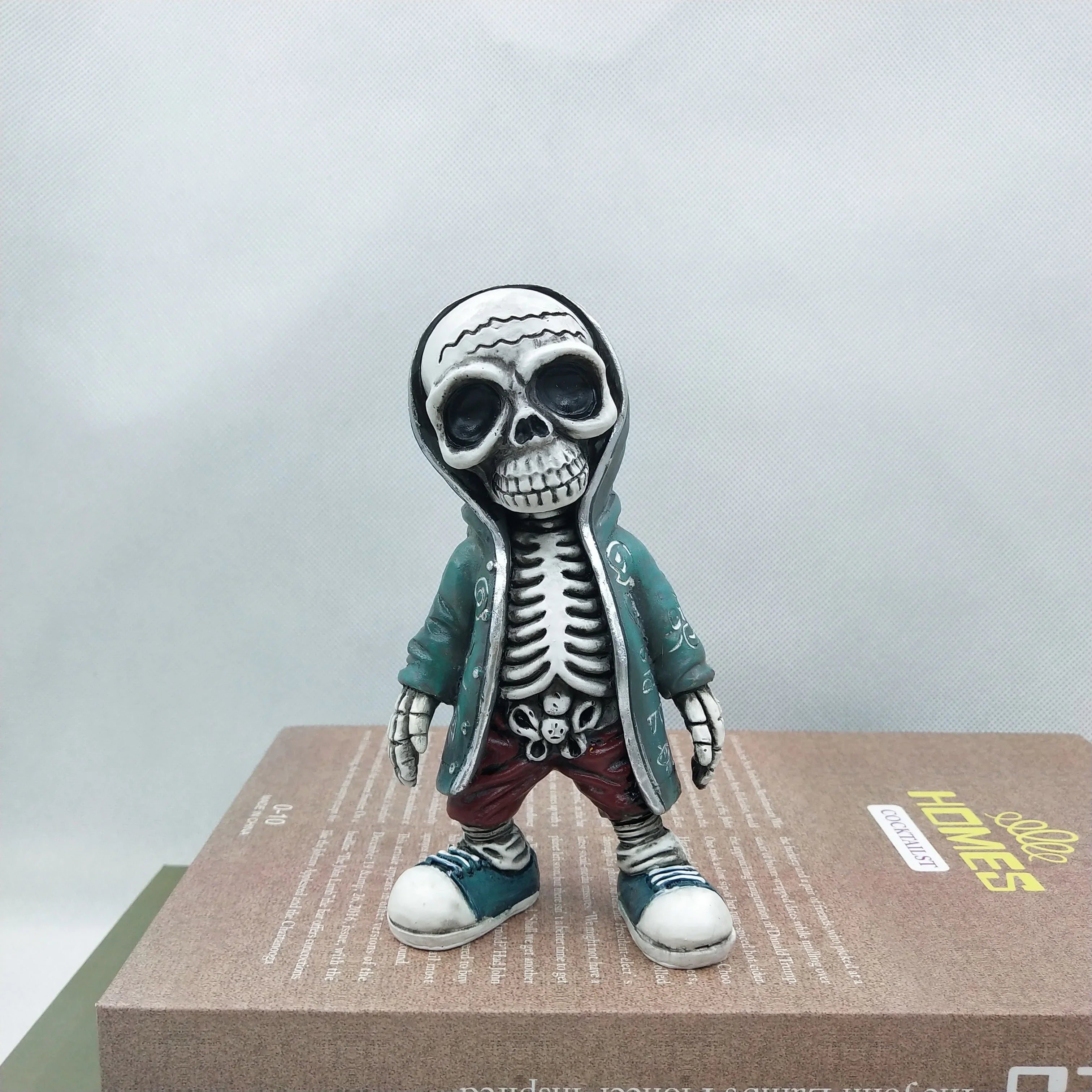 Skelett-Figur aus Harz – Miniatur Halloween & Gothic Deko (4 Varianten)