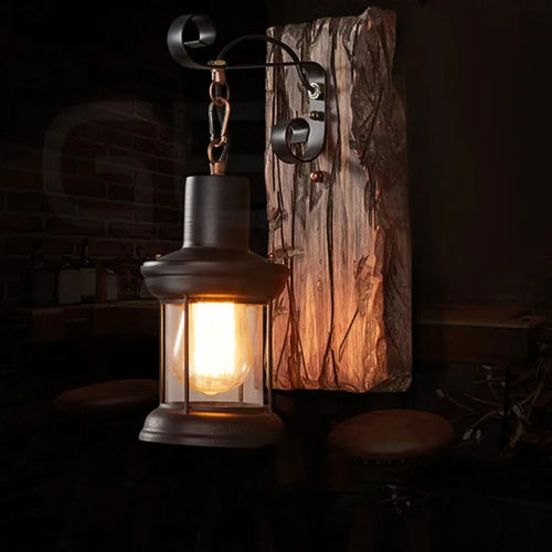 Antike Industrie-Wandleuchte aus Holz & Eisen – Rustikale Wandlampe