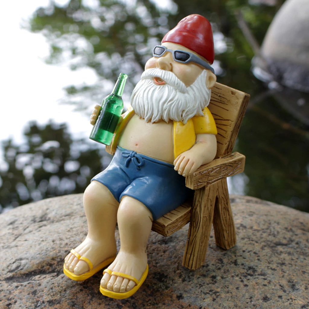 Sonnenbadender Gartenzwerg auf Liegestuhl – Witzige Gartenfigur aus Harz (2er-Set)