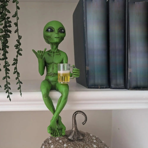 Bier trinkende Alien-Figur aus Resin