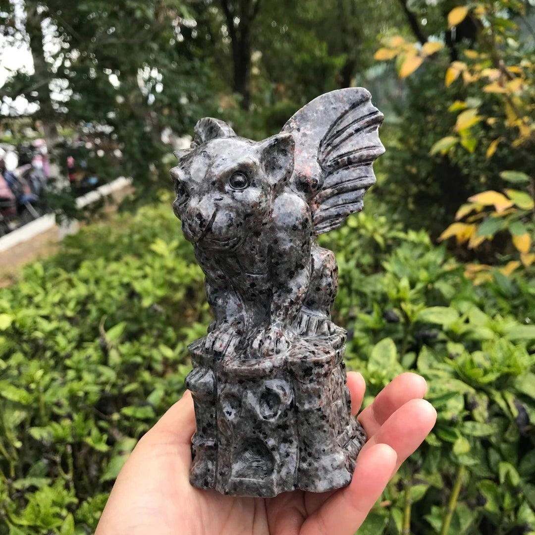 Gargoyle – Handgeschnitzte Quarz-Statue (ca. 10 cm)