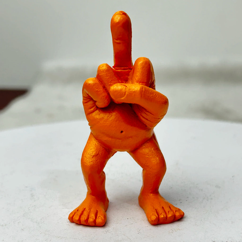 Stinkefinger-Figur mit Beinen