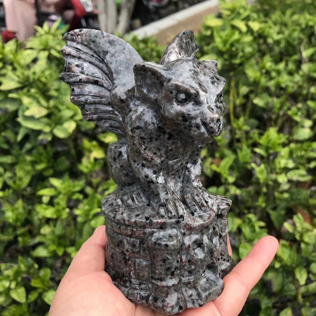 Gargoyle – Handgeschnitzte Quarz-Statue (ca. 10 cm)
