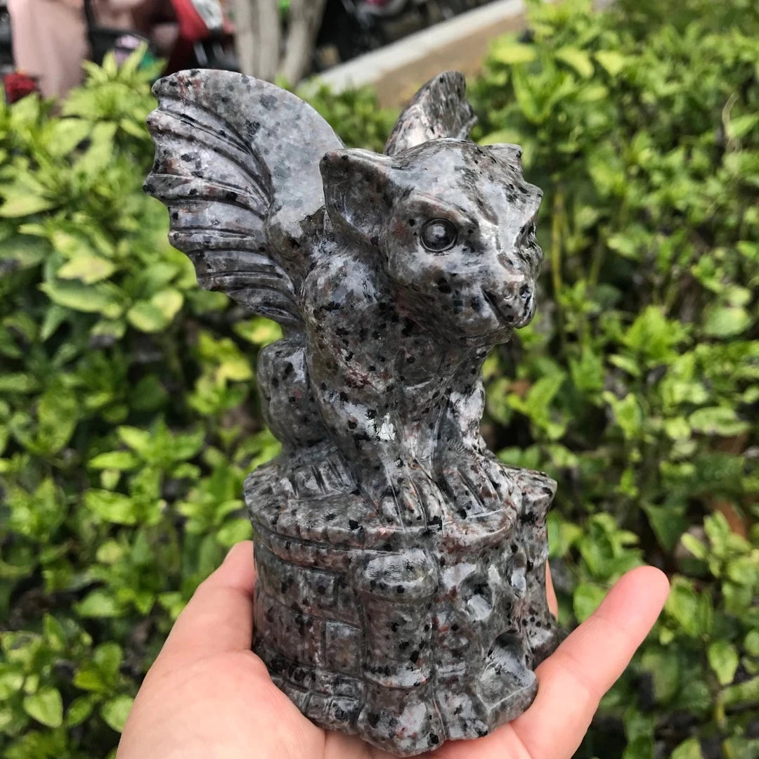 Gargoyle – Handgeschnitzte Quarz-Statue (ca. 10 cm)