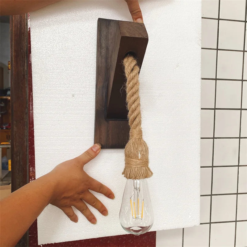 Retro Wandlampe aus Holz & Hanfseil – E27 Edison-Fassung