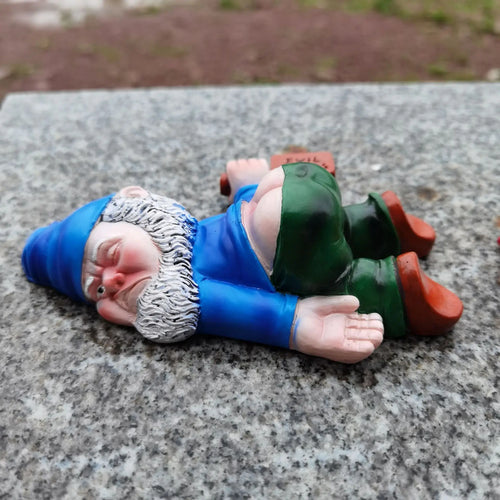 Betrunkener Zwerg aus Resin – Witzige Gartenfigur & Miniatur-Deko für Haus, Büro & Garten
