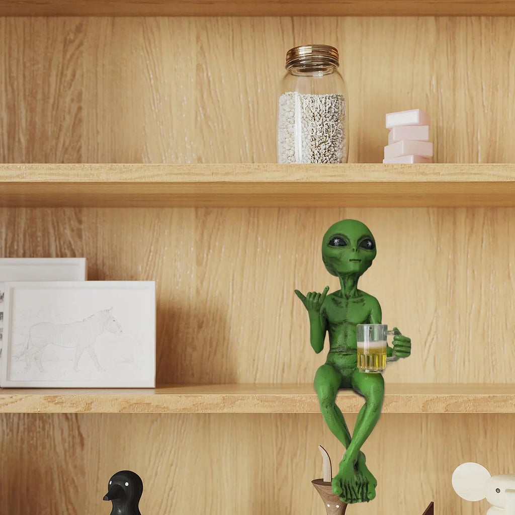 Bier trinkende Alien-Figur aus Resin