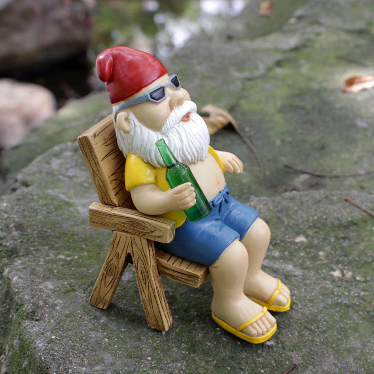 Sonnenbadender Gartenzwerg auf Liegestuhl – Witzige Gartenfigur aus Harz (2er-Set)