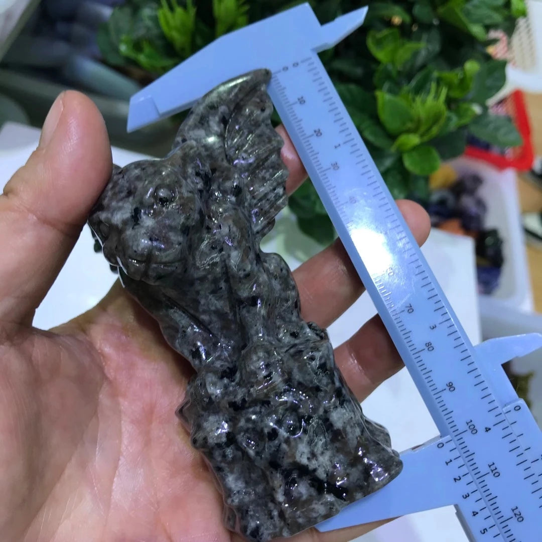 Gargoyle – Handgeschnitzte Quarz-Statue (ca. 10 cm)