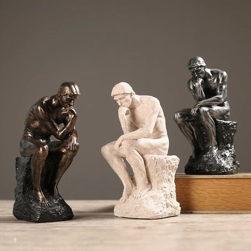 Nordische Denker-Skulptur – Resin in Sandstein-Optik