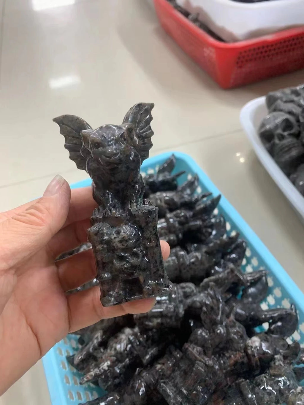 Gargoyle – Handgeschnitzte Quarz-Statue (ca. 10 cm)