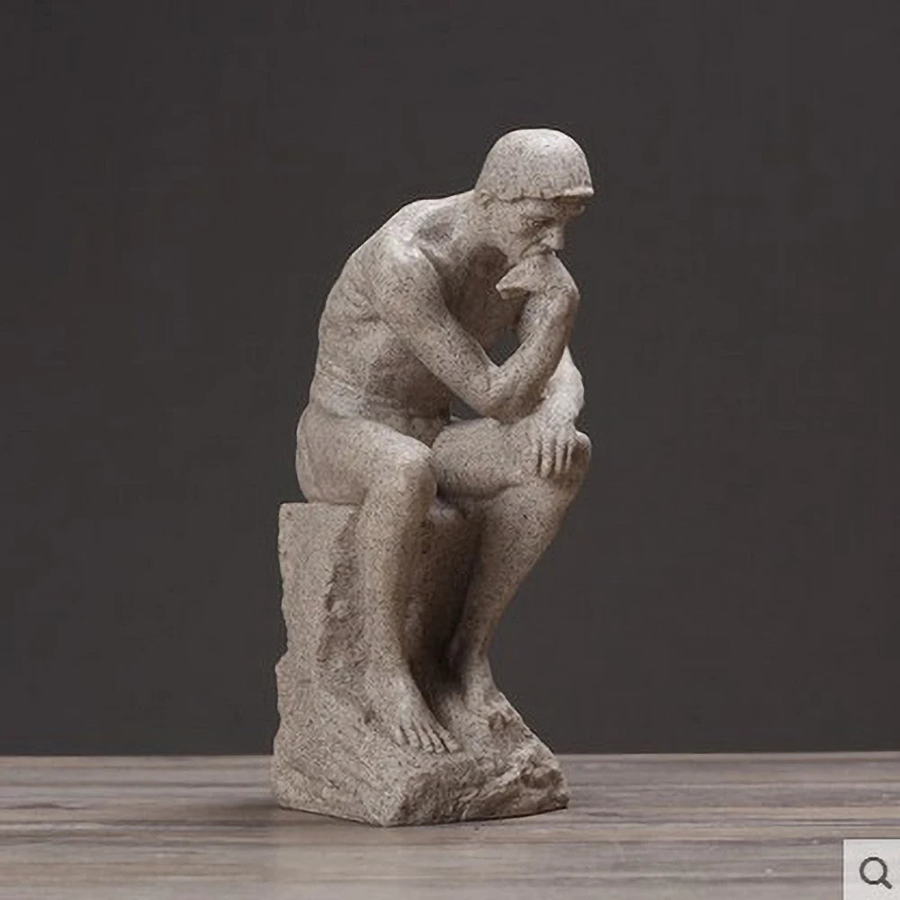 Nordische Denker-Skulptur – Resin in Sandstein-Optik