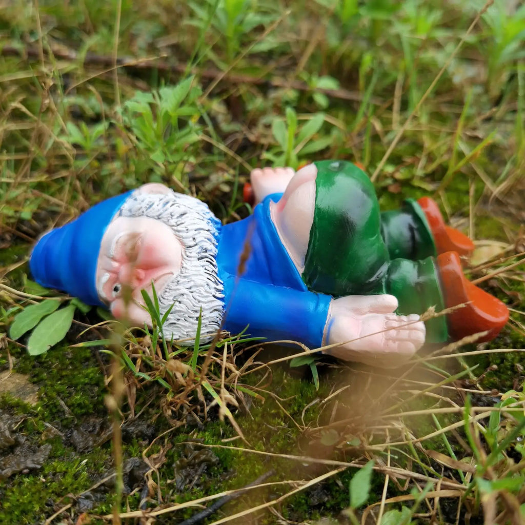 Betrunkener Zwerg aus Resin – Witzige Gartenfigur & Miniatur-Deko für Haus, Büro & Garten