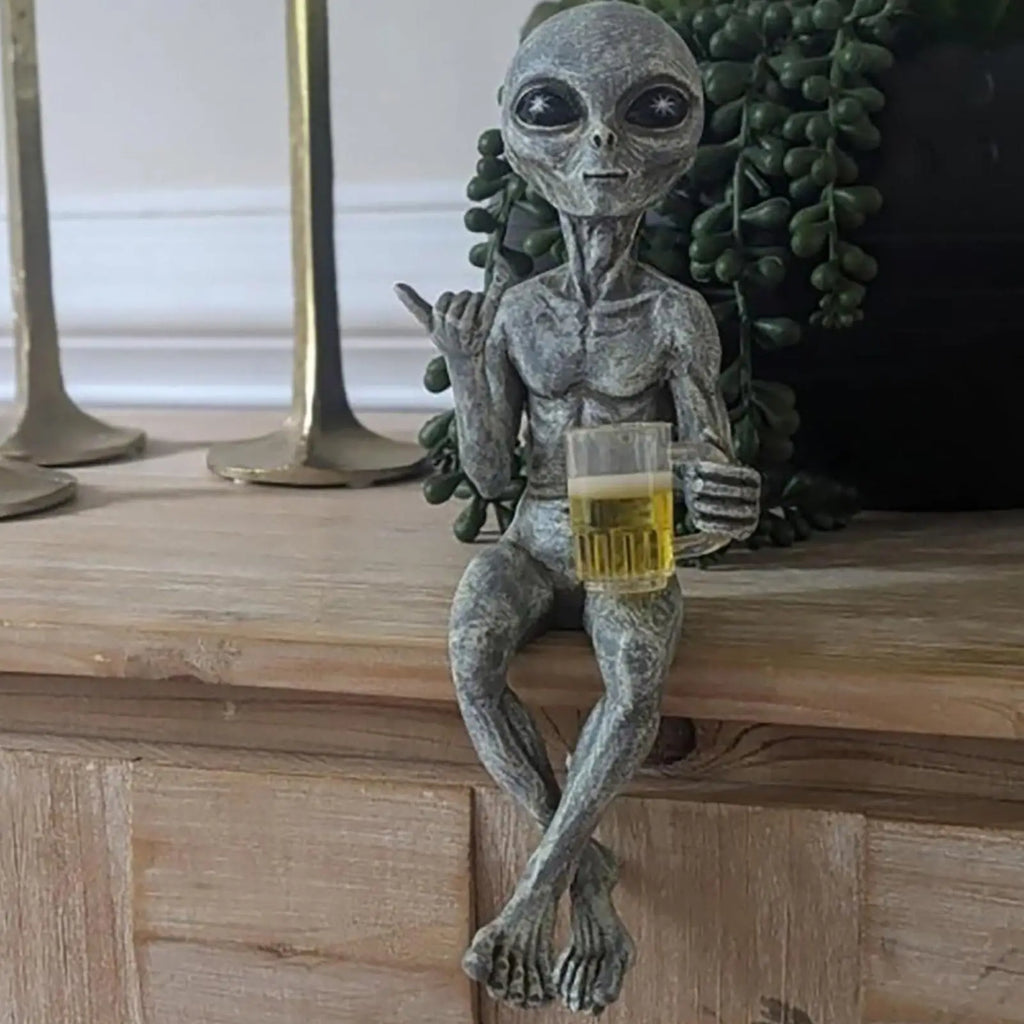 Bier trinkende Alien-Figur aus Resin