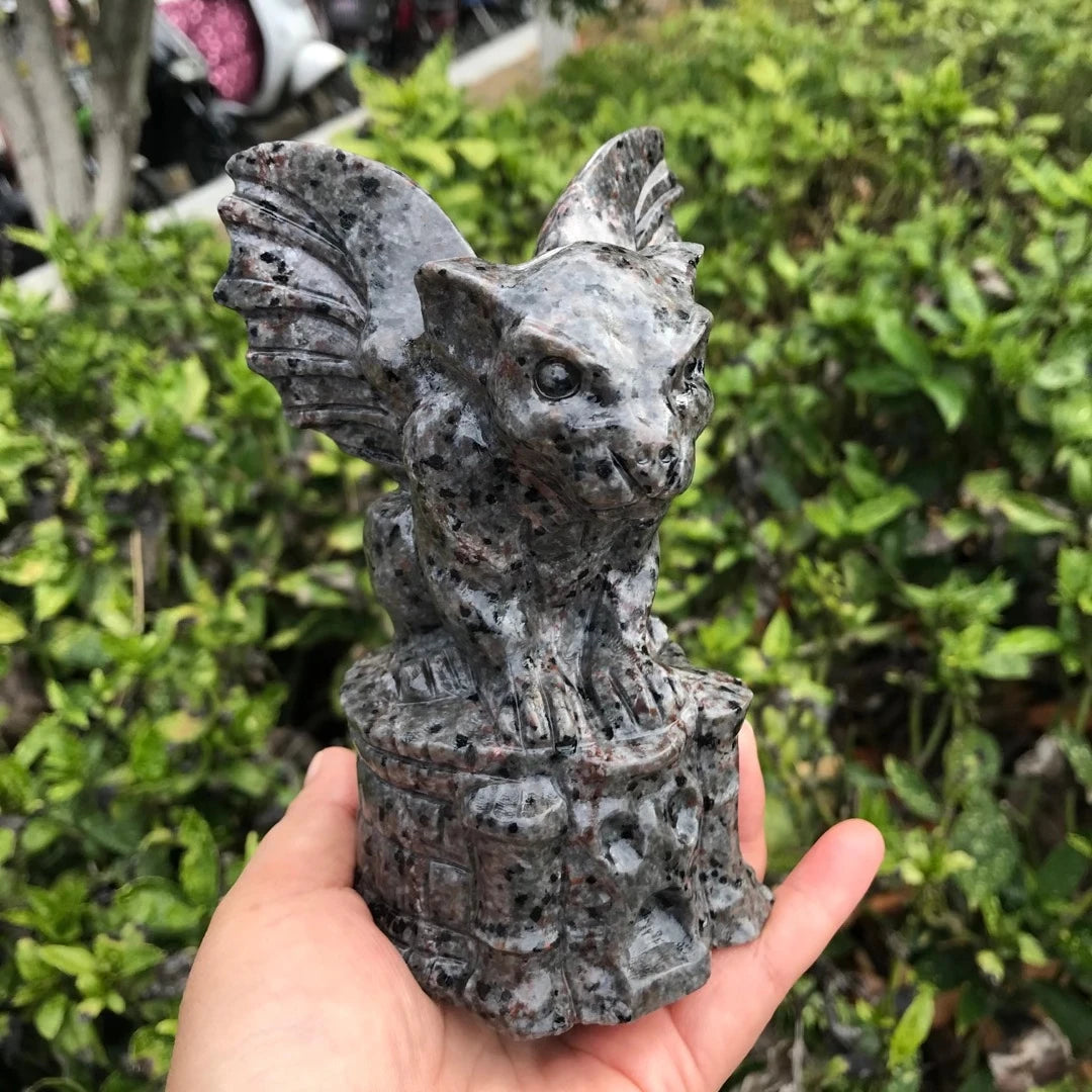 Gargoyle – Handgeschnitzte Quarz-Statue (ca. 10 cm)