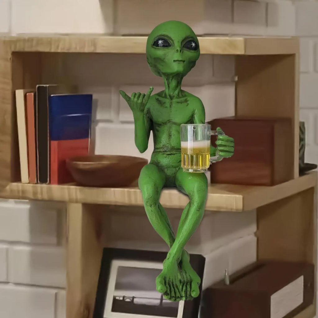 Bier trinkende Alien-Figur aus Resin