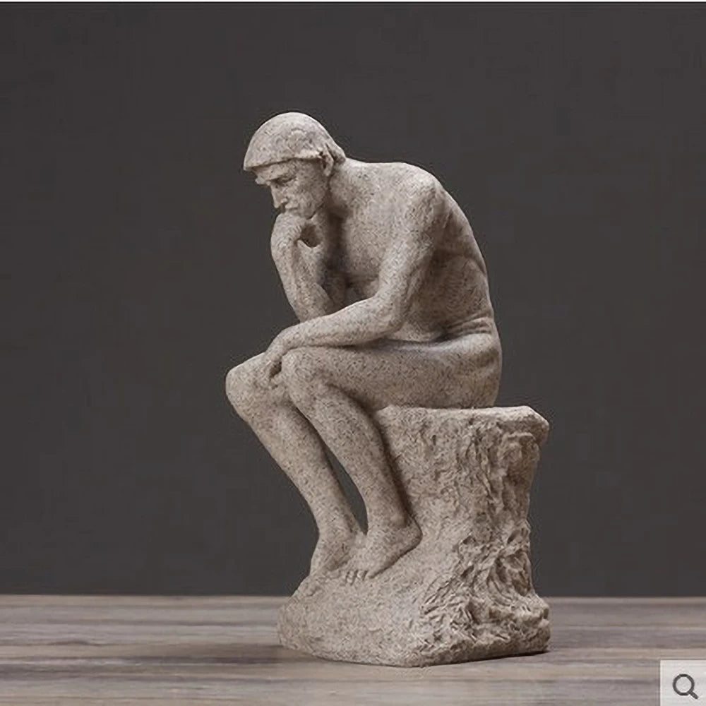 Nordische Denker-Skulptur – Resin in Sandstein-Optik