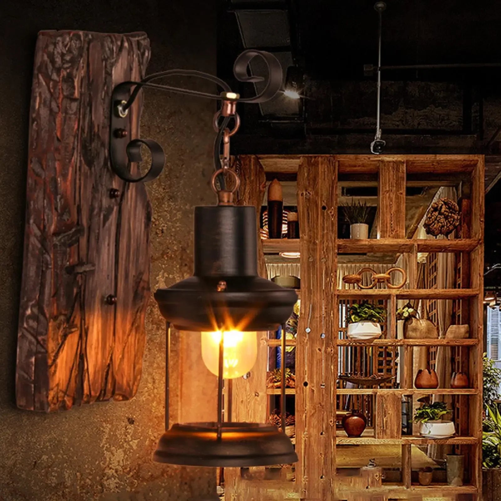 Antike Industrie-Wandleuchte aus Holz & Eisen – Rustikale Wandlampe