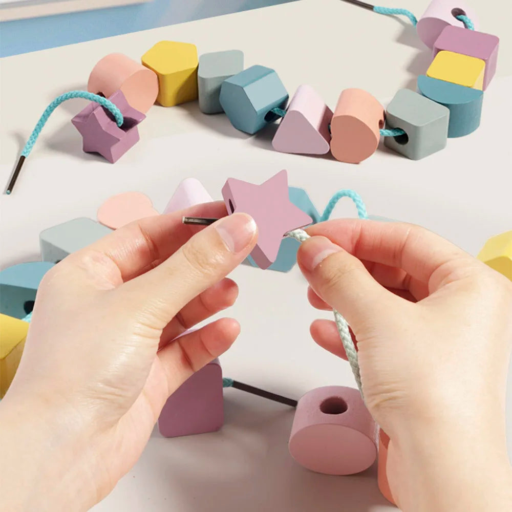 Montessori Holzpuzzle mit bunten Perlen & Karten – Farb- & Formensortierspiel für Kinder ab 3 Jahren