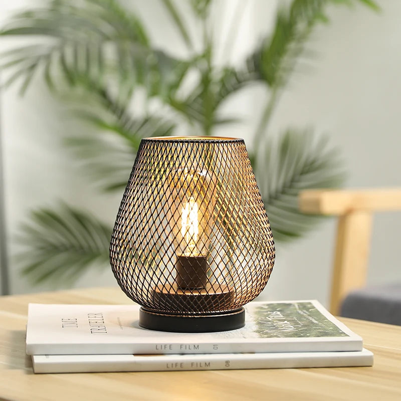 Nordische Metall-Käfig-Laterne mit LED – Kabellose Tischlampe