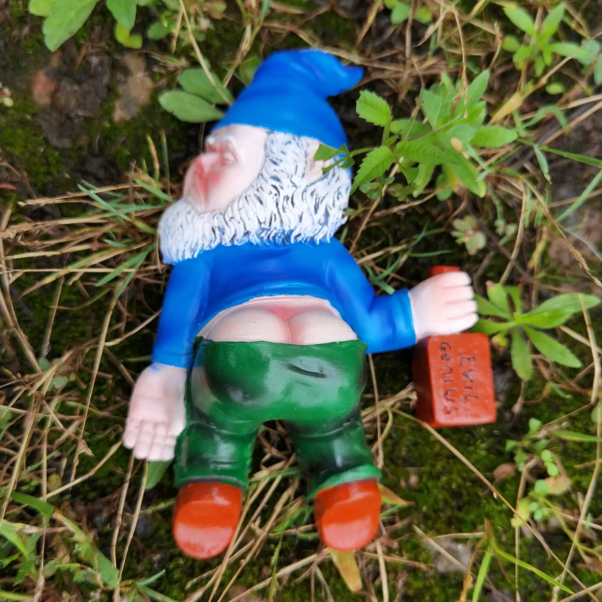 Betrunkener Zwerg aus Resin – Witzige Gartenfigur & Miniatur-Deko für Haus, Büro & Garten
