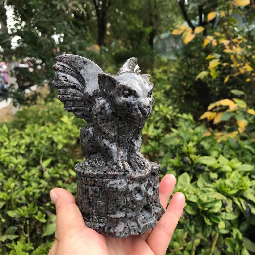 Gargoyle – Handgeschnitzte Quarz-Statue (ca. 10 cm)