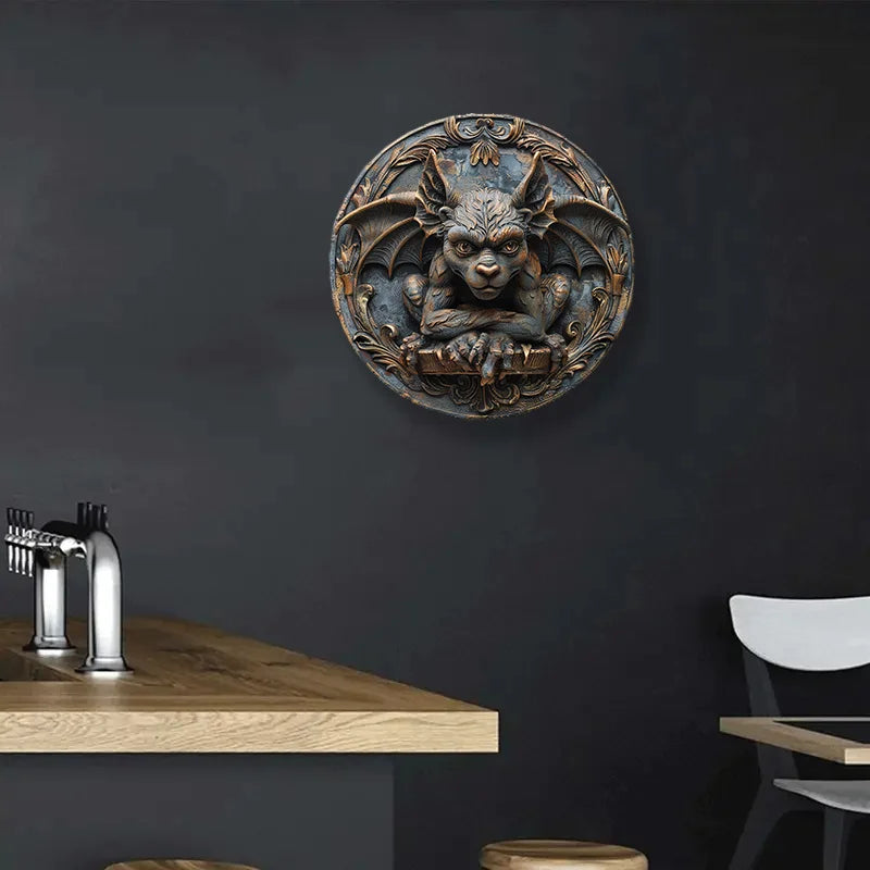 Rundes Gargoyle-Schild aus Aluminium – Gothic Wanddeko